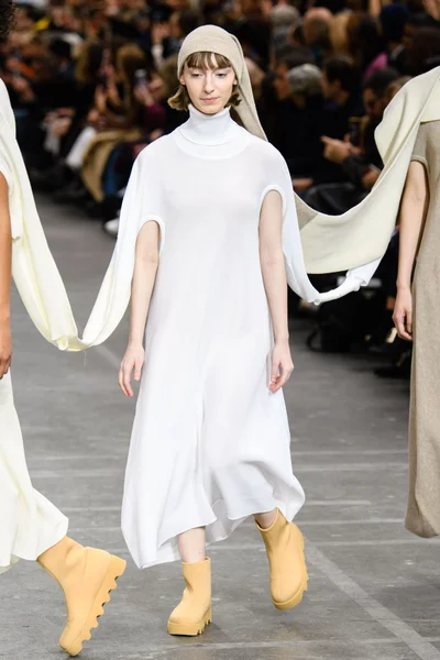 Look 50